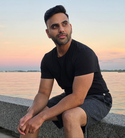 Drøn premium men’s t-shirt in motion — performance stretch and breathable comfort. Office to social setting to gym or run. Dron is made for everything.