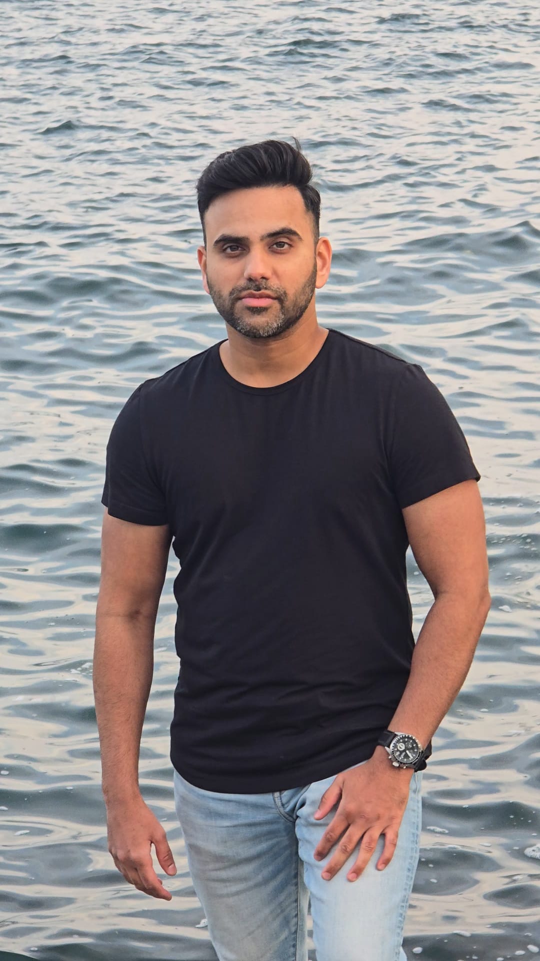 Drøn men’s premium t-shirt in black — front view, athletic fit bamboo cotton blend.