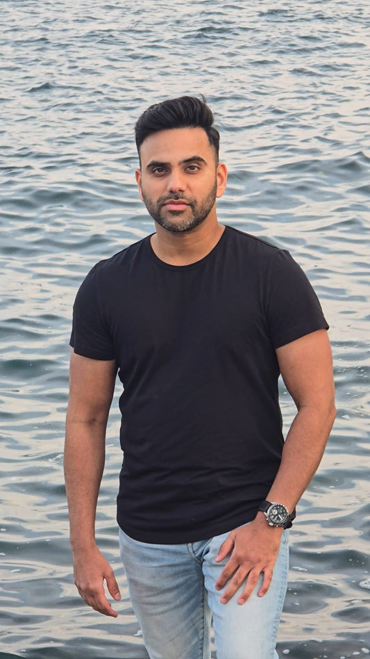 Drøn men’s premium t-shirt in black — front view, athletic fit bamboo cotton blend.