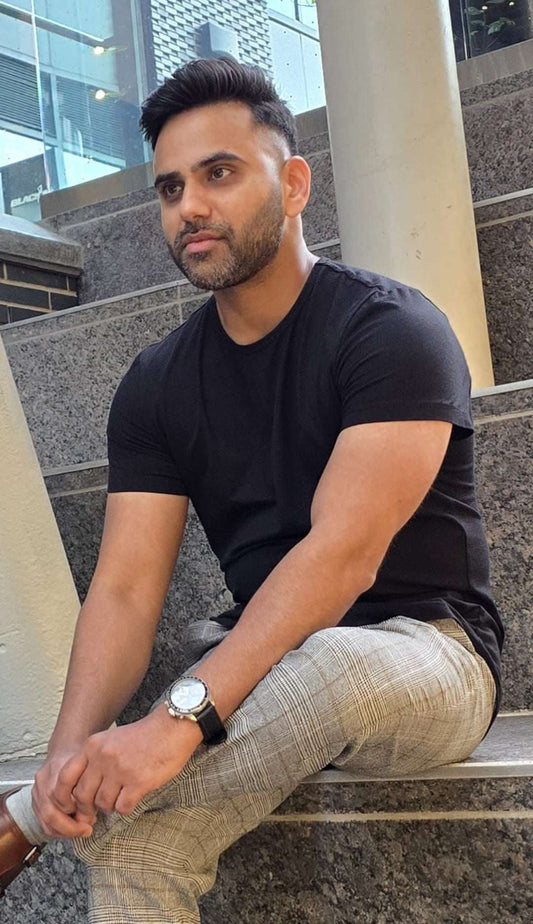 Man wearing the Drøn Intent Tee in Black Color in a social setting